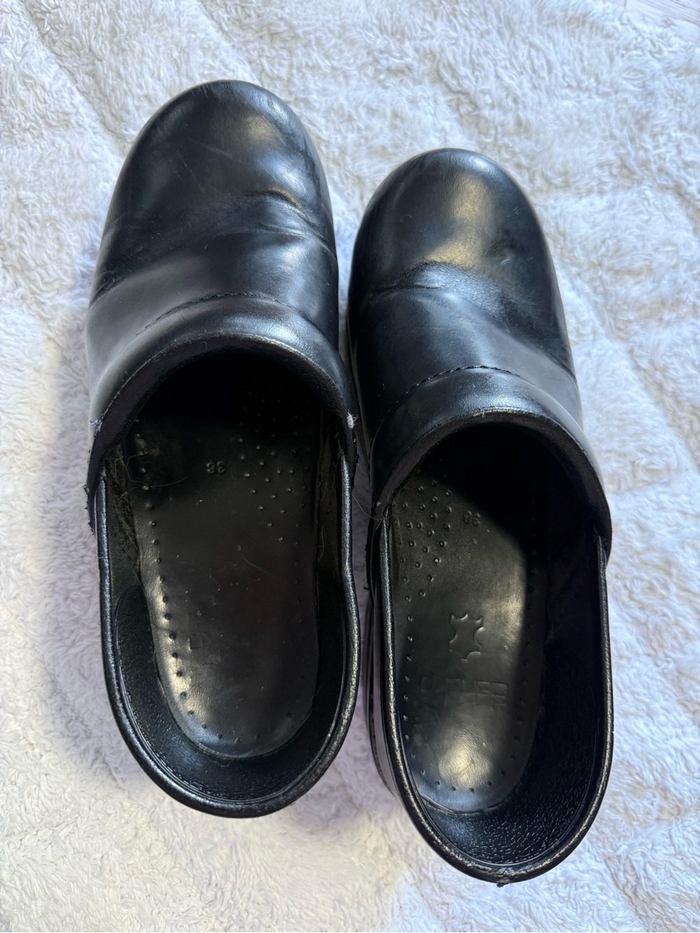 Dansko women’s Black Cligs Size 38 7.5/8